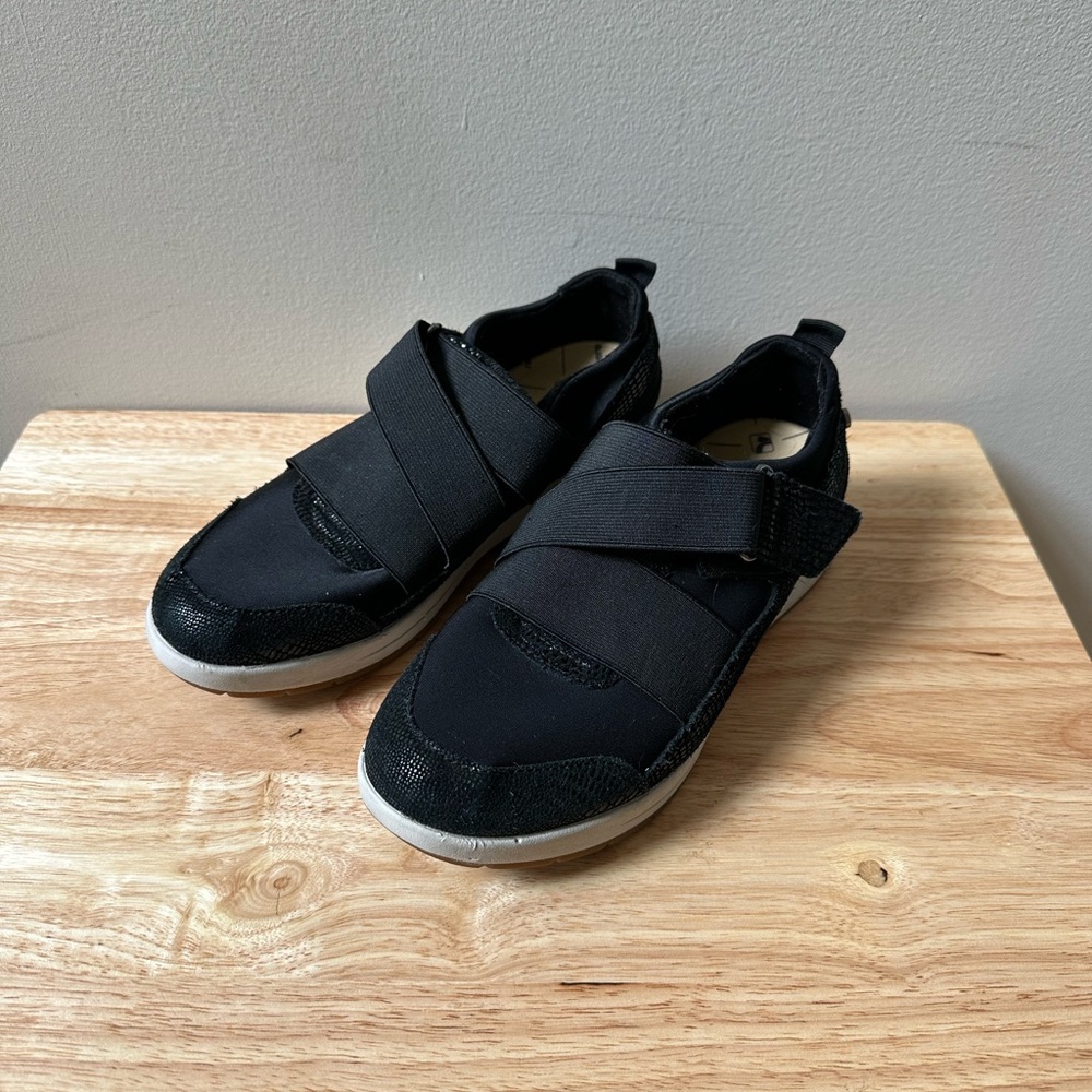 Women’s Black Slip-On Extra Wide Extra Soft Sneakers Work Shoes size 38 or 8